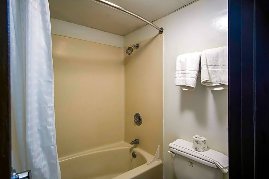 OYO Hotel Hutchinson KS West 4th Ave