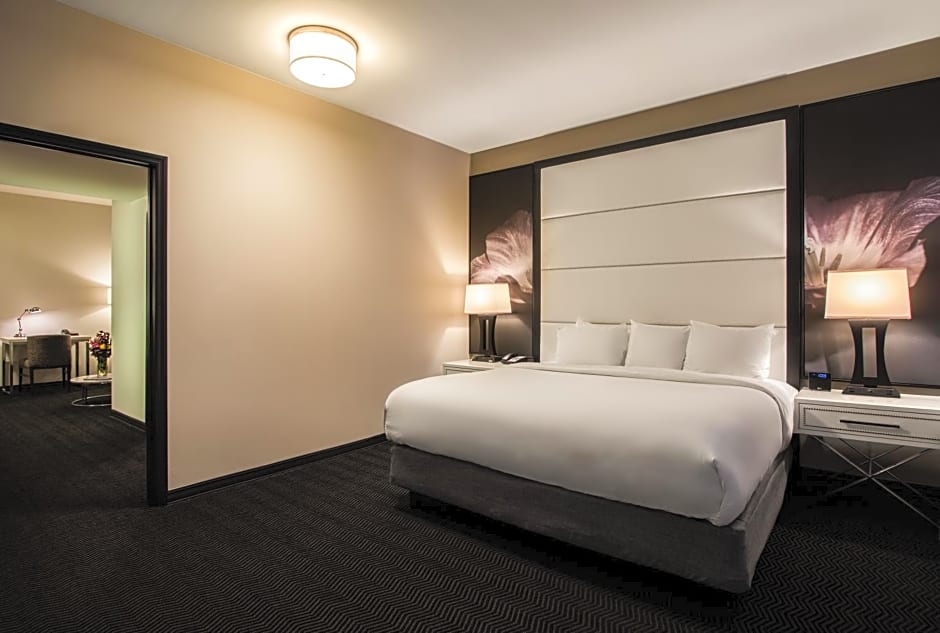 TRYP by Wyndham Savannah
