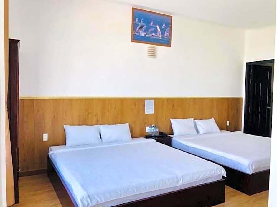 MOON HOTEL