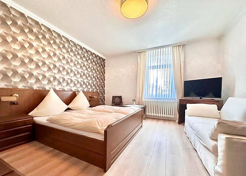 Hotel Deutsches Haus mit WLAN und Parkplatz, HDZ und Kliniken in der Nähe, direkt an der A2 und A30 gelegen