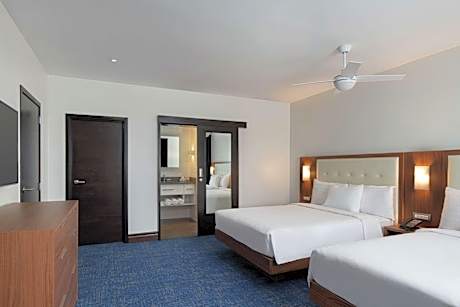 One-Bedroom Queen Suite with Two Queen Beds