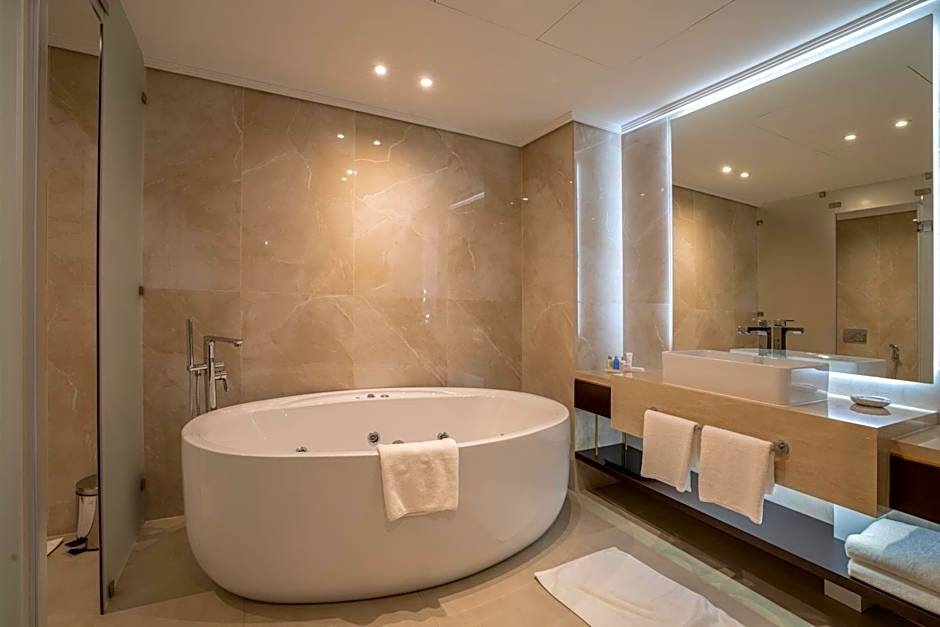 The Diplomat Radisson Blu Residence
