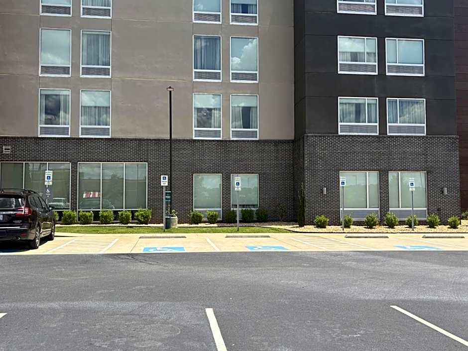 La Quinta Inn & Suites by Wyndham Opelika / Auburn