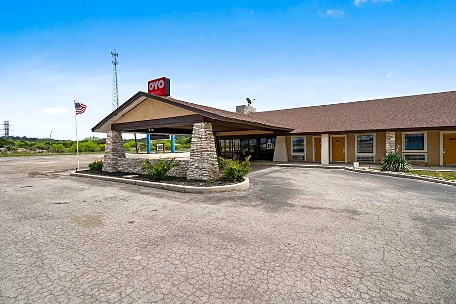 OYO Hotel Junction TX I-10