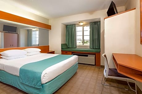 1 Queen Bed Mobility Accessible Room Non-Smoking