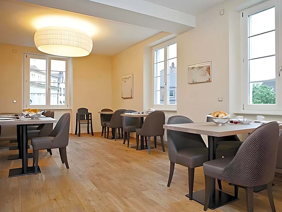 Kunsthotel "Drei Konig" am Marktplatz Stadt Lorrach