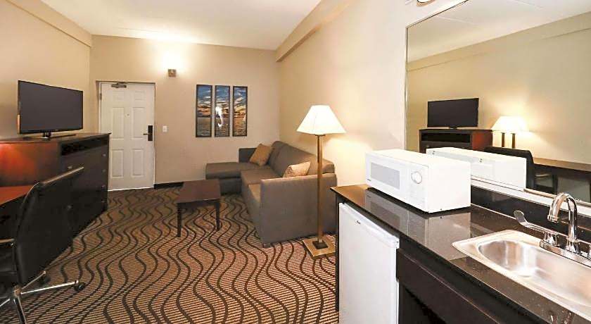 La Quinta Inn & Suites by Wyndham Sandusky