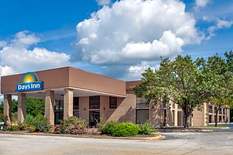 Days Inn by Wyndham Clinton - Laurens I-26