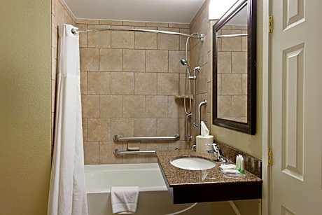 Two-Bedroom Suite with Bath Tub - Disability Access/Non-Smoking