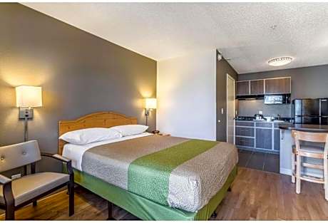 1 Queen Bed | ADA/Tub