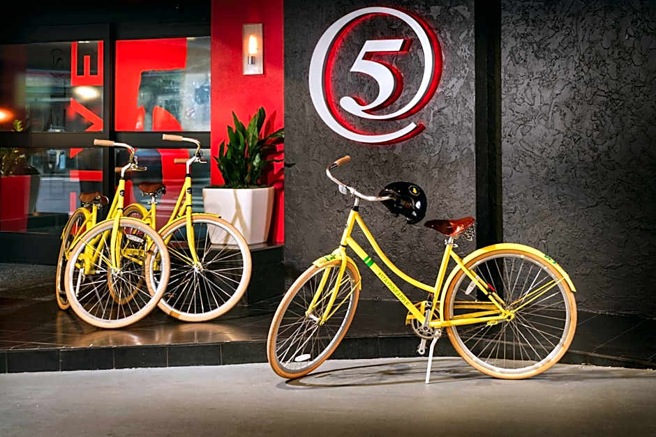 Staypineapple At Hotel Five