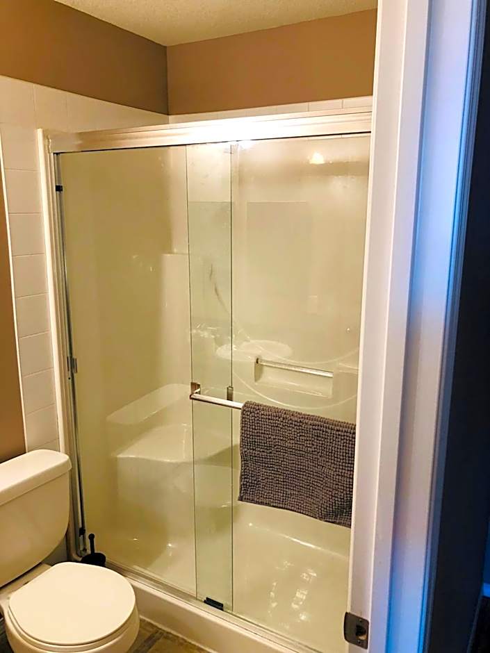 Quiet 2 Bed 2 Bath close to Westview Hospital