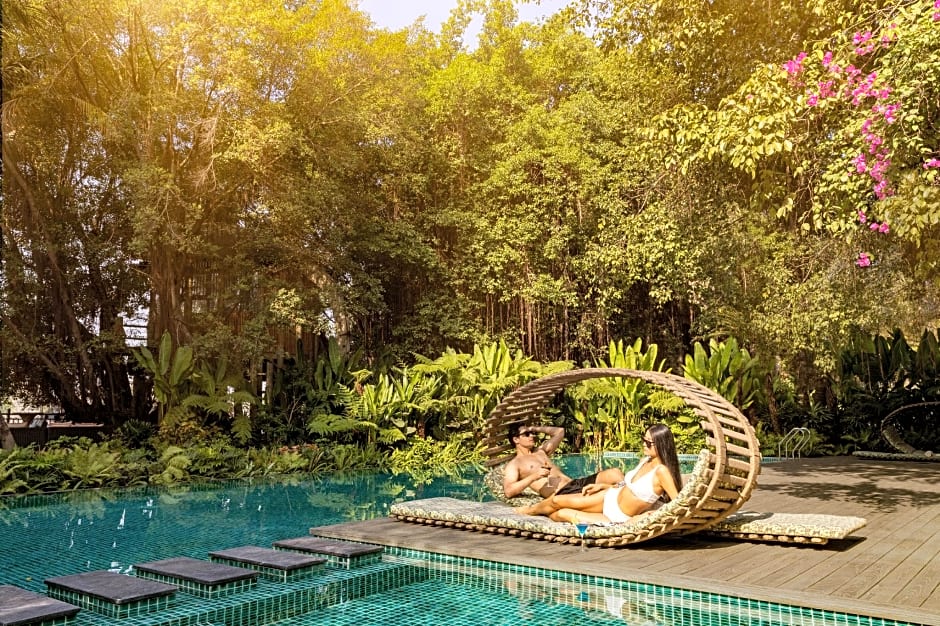 An Lam Retreats Saigon River