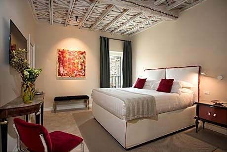 Superior King Room City View
