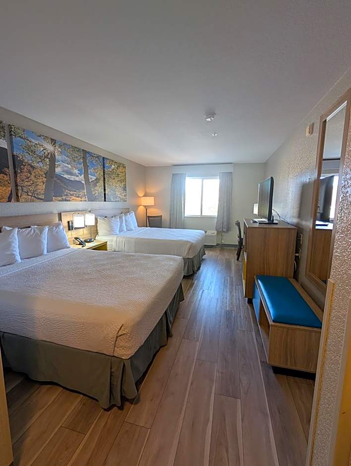 Days Inn & Suites by Wyndham Castle Rock