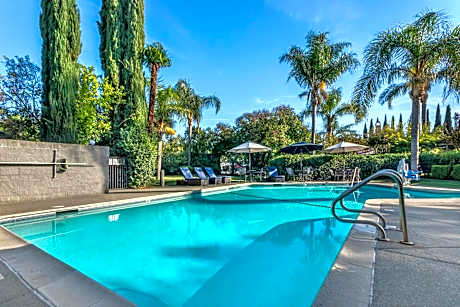 University Park Inn & Suites, an Ascend Collection Hotel