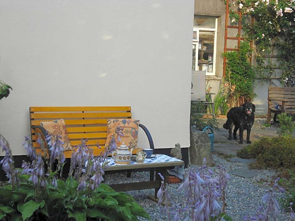 Twin Oaks Bed & Breakfast