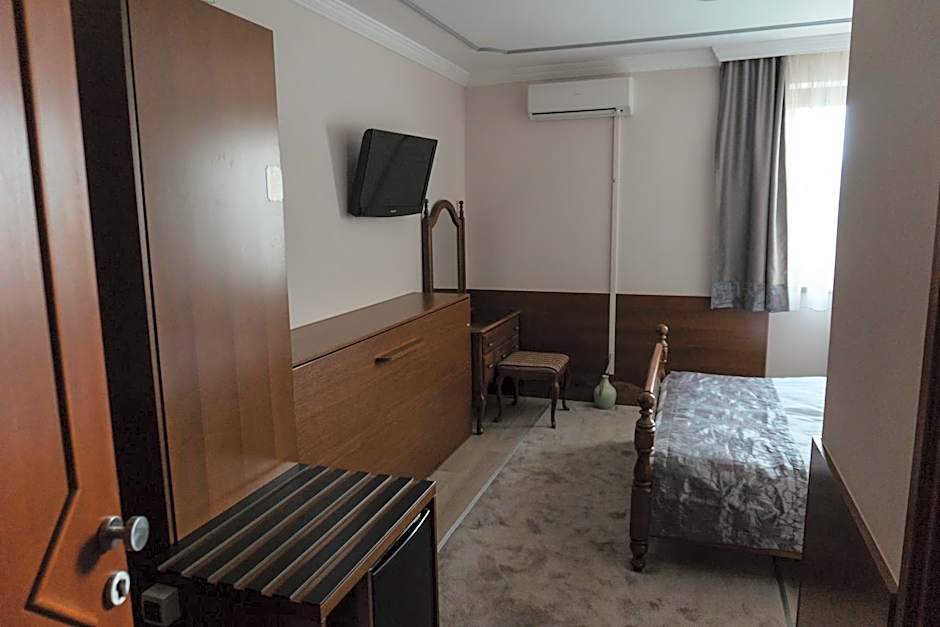 Photo 1 of 6 of Triple Room