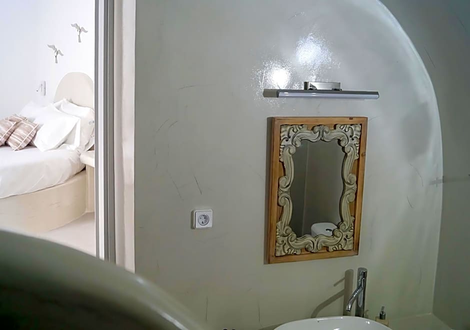 Golden Stone Santorini Suites