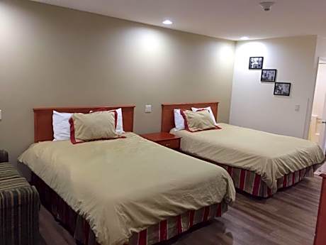 Queen Room with Two Queen Beds - Disability Access