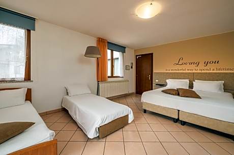 Classic Quadruple Room
