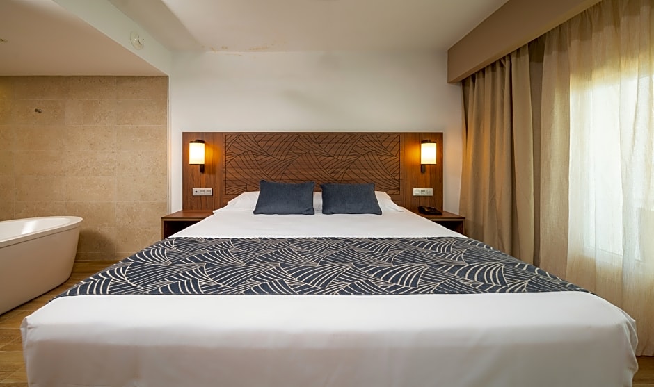 Photo 1 of 4 of Suite, Sea View
