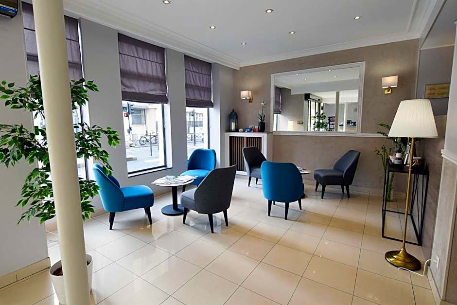 Alyss Saphir Cambronne Eiffel