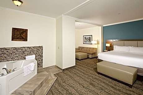 1 King Suite Jetted Tub