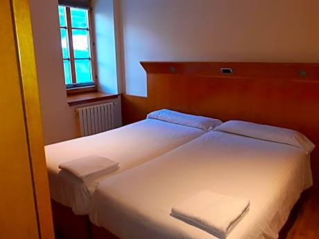 Standard One-Bedroom Apartment (4 Adults)