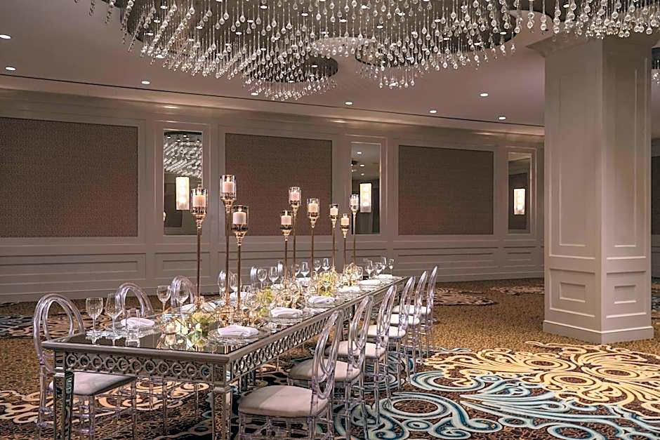 Renaissance by Marriott Dallas Addison Hotel