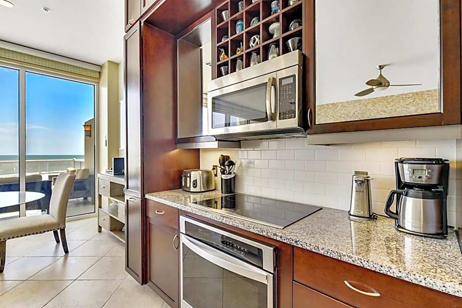 XL Terrace, Lazy River, I-O Pools, Game Room, Spa, Beach, Luxury 2-2 Penthouse!