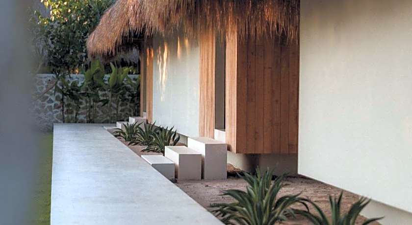 Boni Beach Lombok Hotel and Villas 