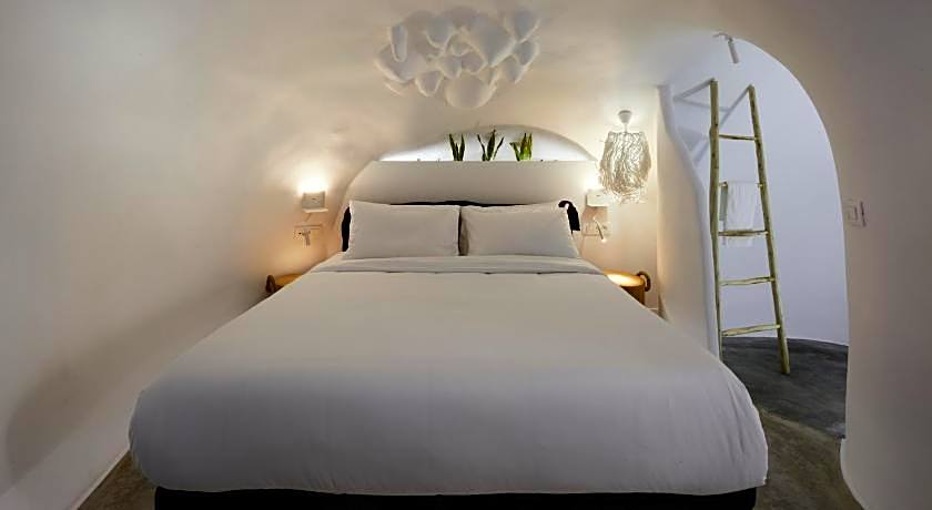 Theano Cave Suites & Villas