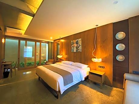 Deluxe Suite with Spa Bath
