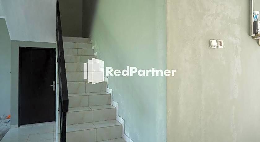 Athena House Syariah Near The Park Mall Solo Baru Mitra RedDoorz