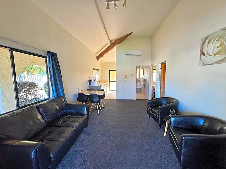 Captains Quarters Motor Inn