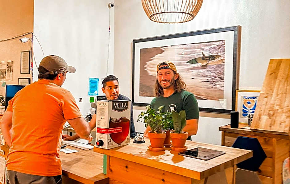 ITH Santa Barbara Beach Hostel