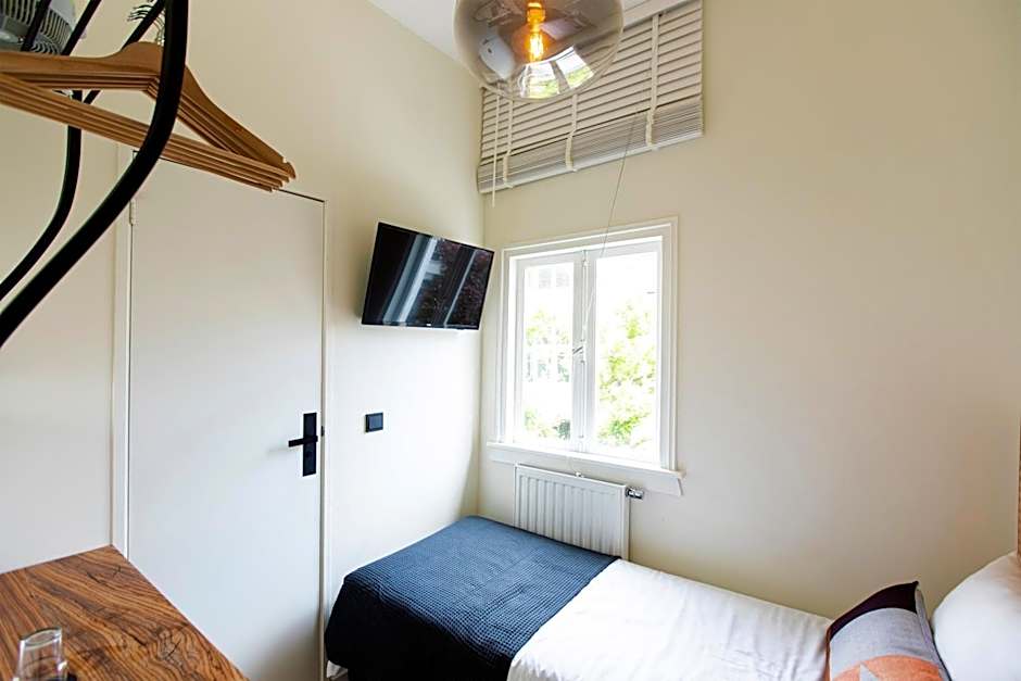 Quentin Golden Bear Hotel