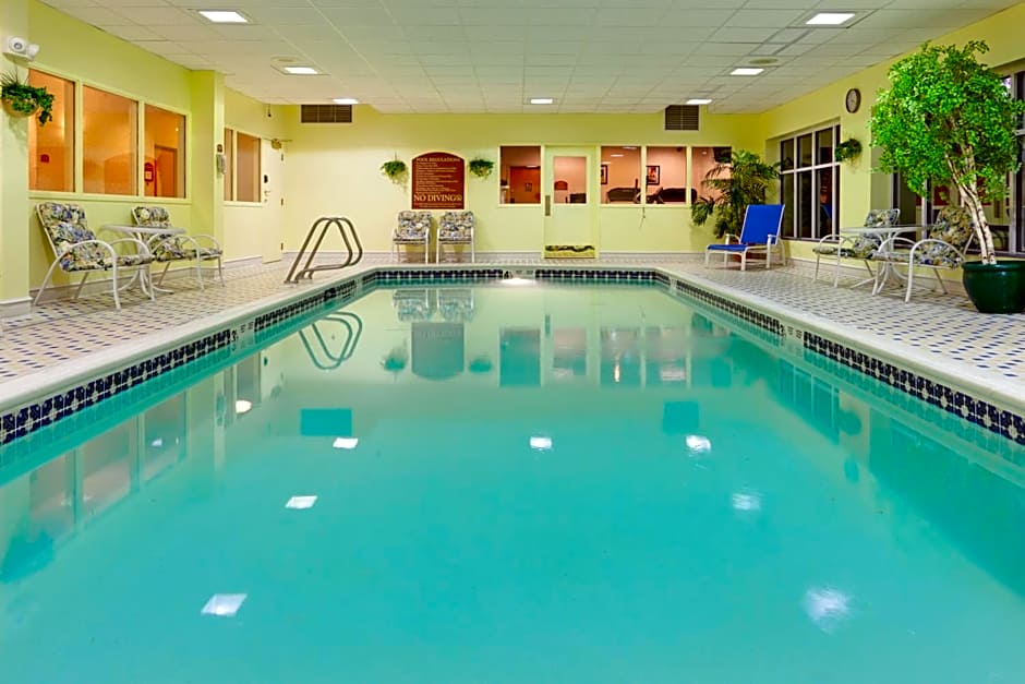 Holiday Inn Express Hotel & Suites Watertown - Thousand Islands By IHG