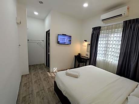 Superior Queen Room with Window
