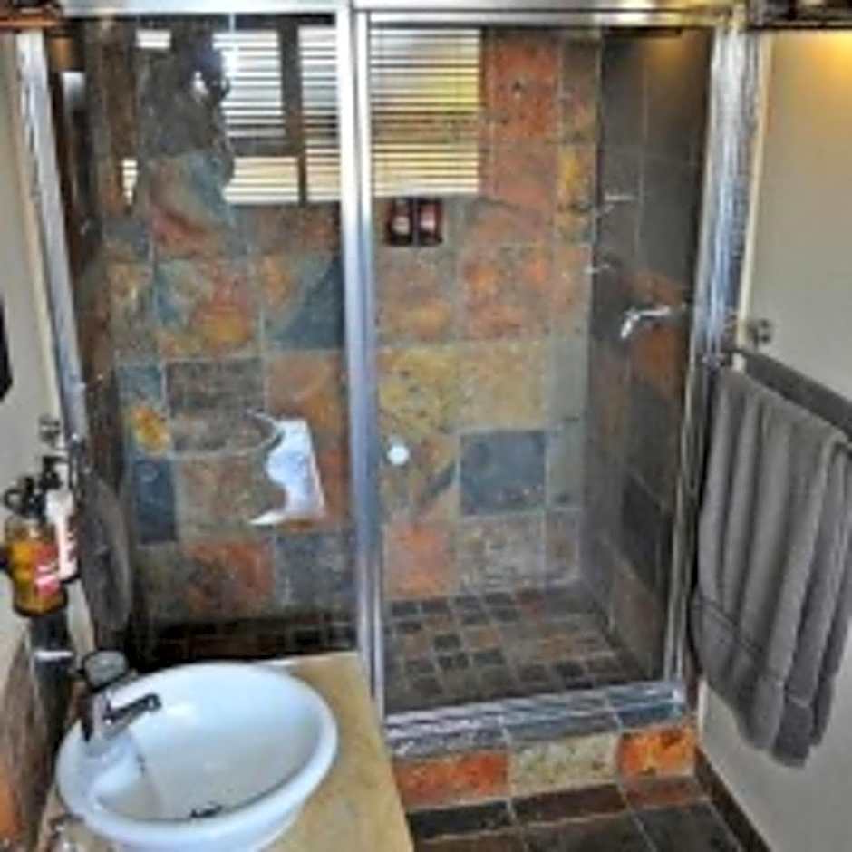 Zebula Golf and Wildlife Estate - Squirrel Pandemonium Pax 12 - Moi Signature Luxury villa