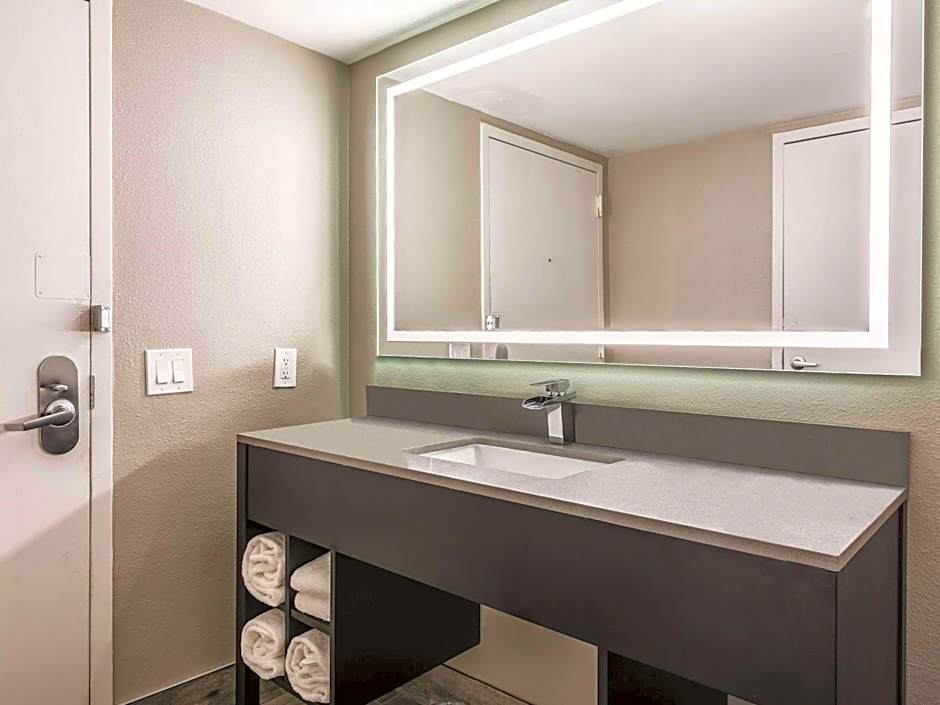La Quinta Inn & Suites by Wyndham Jupiter