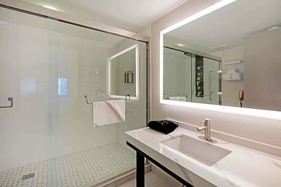 The Lux Hotel & Conference Center, an Ascend Collection Hotel