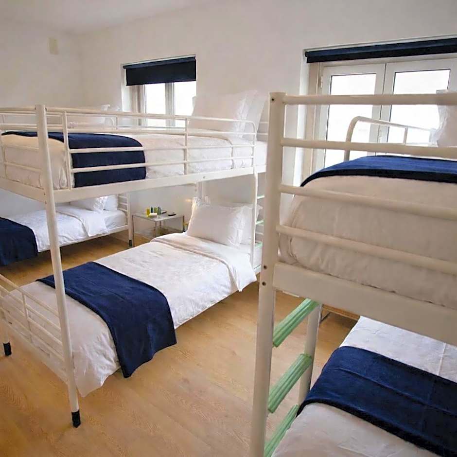 70's Hostel