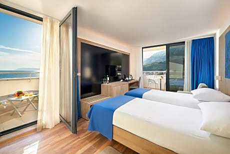 Superior Double Room with Superior Balcony and Sea View