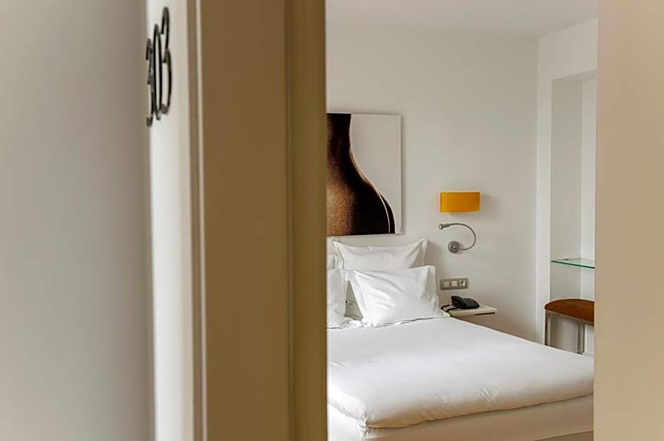 Petit Palace Hotel Tres