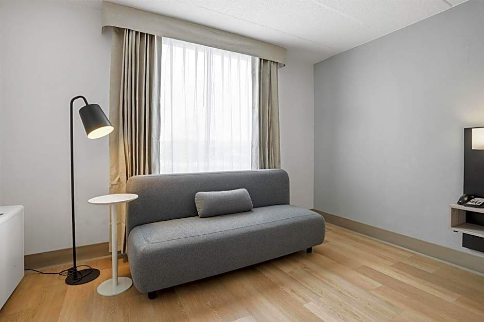 Seven Oaks Hotel Regina, SureStay Collection by Best Western