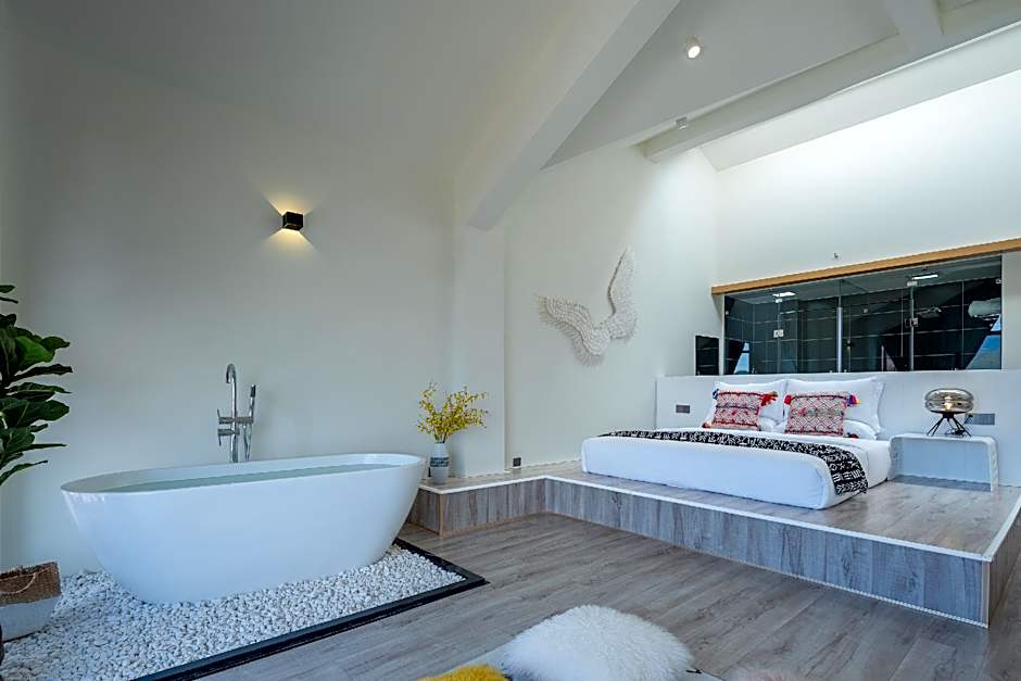 Lugu Lake Luxury Private Hotel