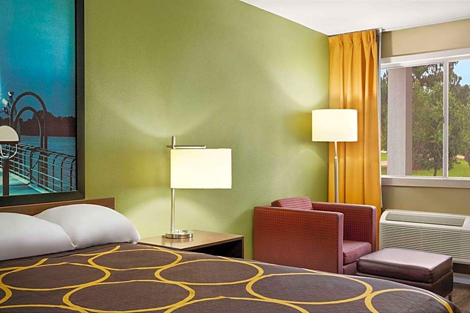 Super 8 by Wyndham Brookhaven