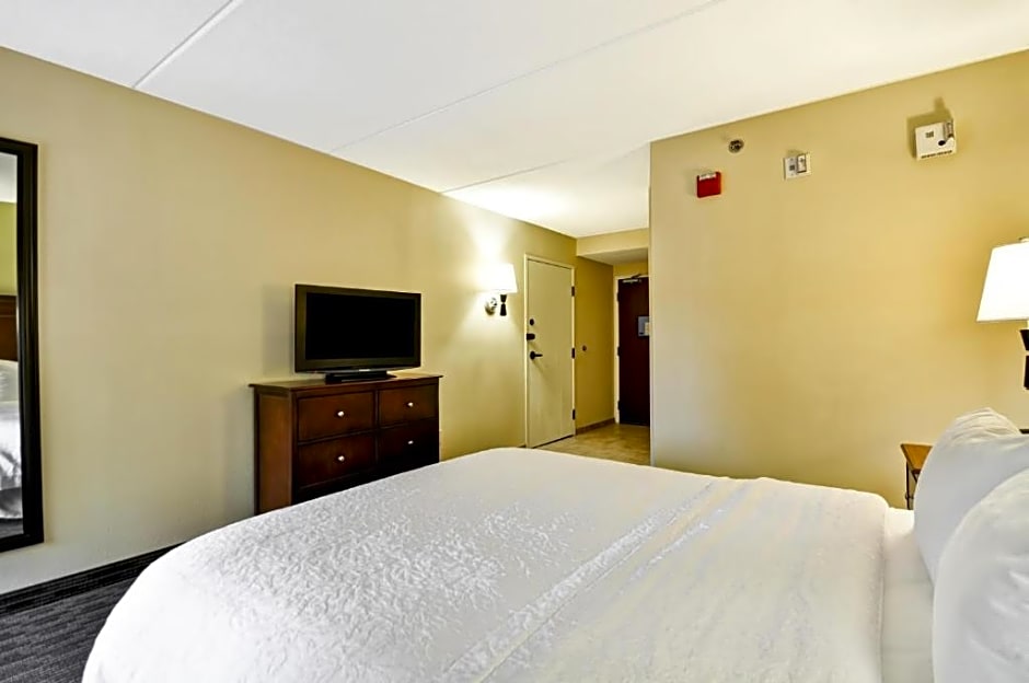 Photo 1 of 11 of 1 Queen Bed